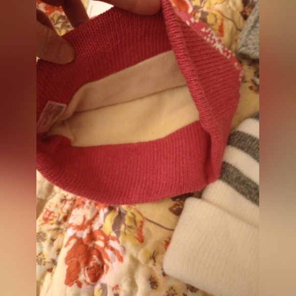 (4) PC Women's Beanie & Pom Pom Variety - Picture 5 of 16